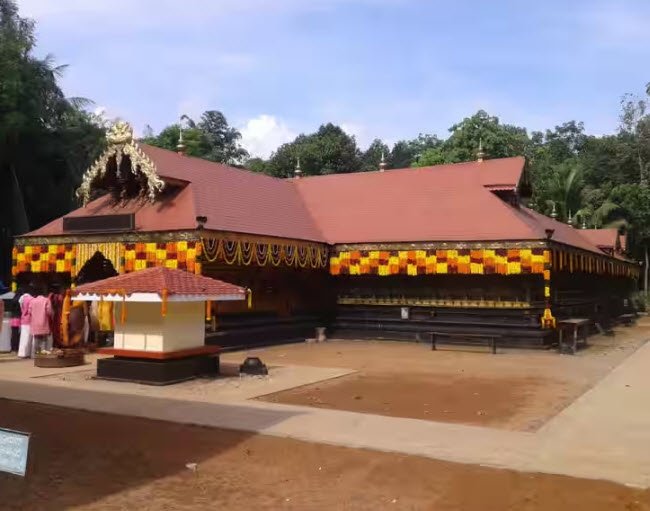 Puthenkavil Bhagavathy Temple, Pathanamthitta, Kerala - Vushii.com